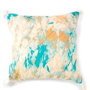 STUDIO D MIKKA EURO SHAM, NEW
26“ x 26”
Shell: 100% Cotton
Fill: 100% Cotton